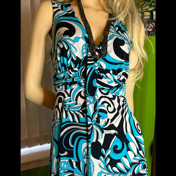 Pretty Women Dress - Picture 3 of 11